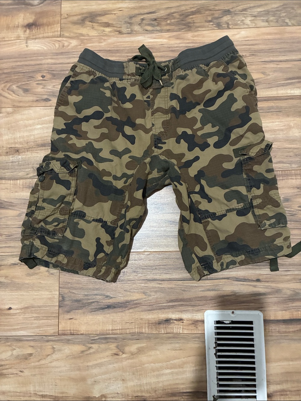 South Pole Men's Camo Cargo Shorts - Olive & Brown